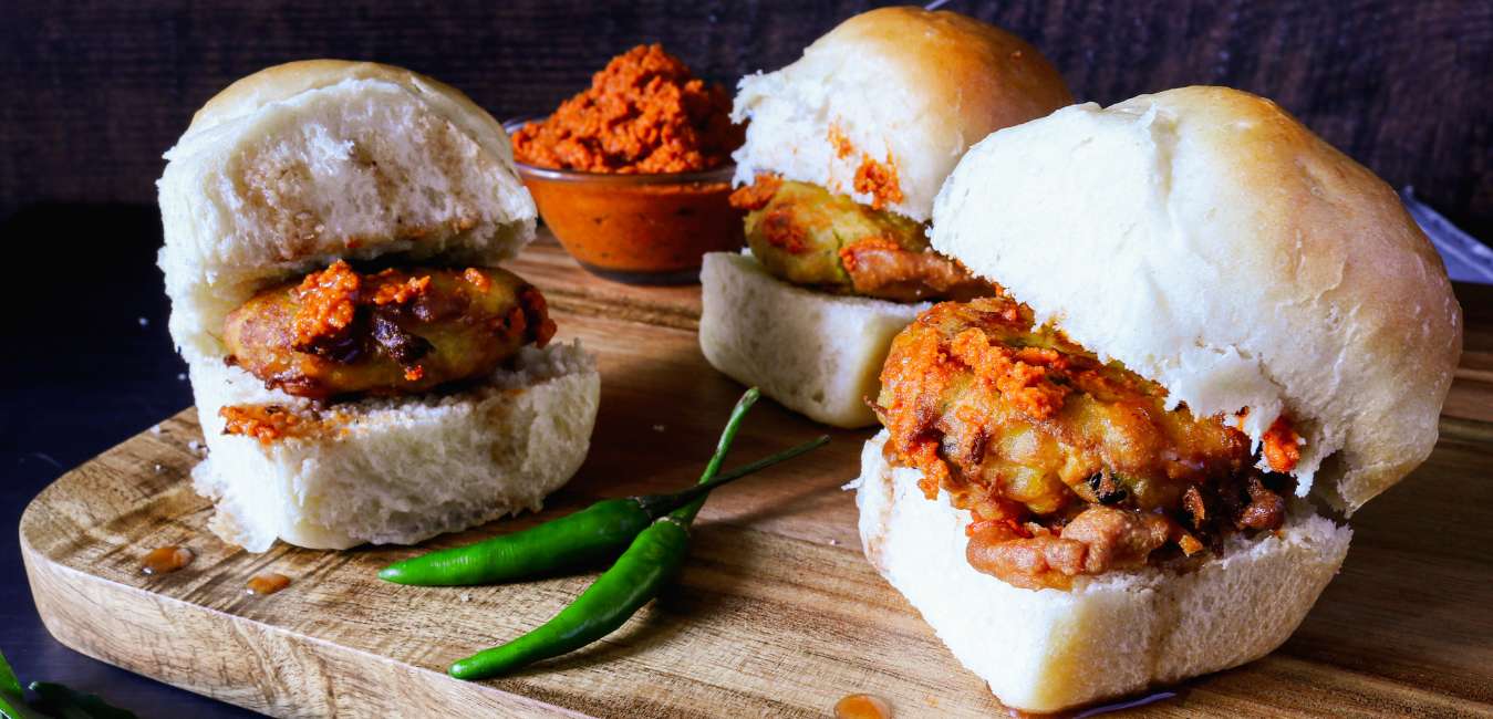 Why You Must Experience Best Vada Pav in Pune At Least Once in Your Lifetime
